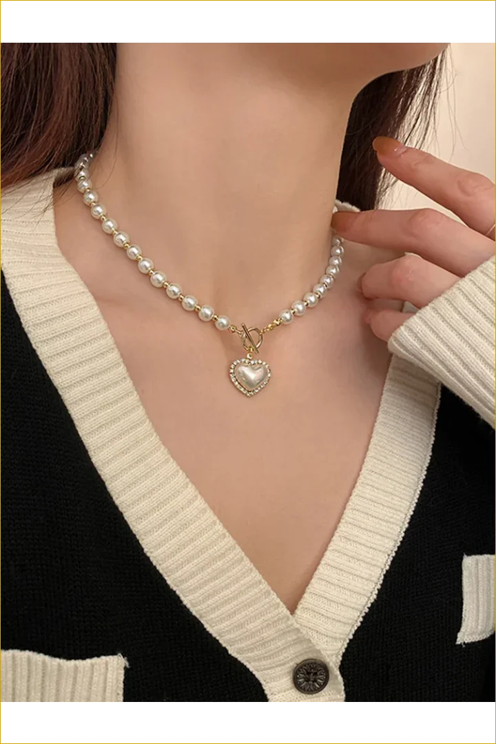 Pearl necklace with heart pendant.